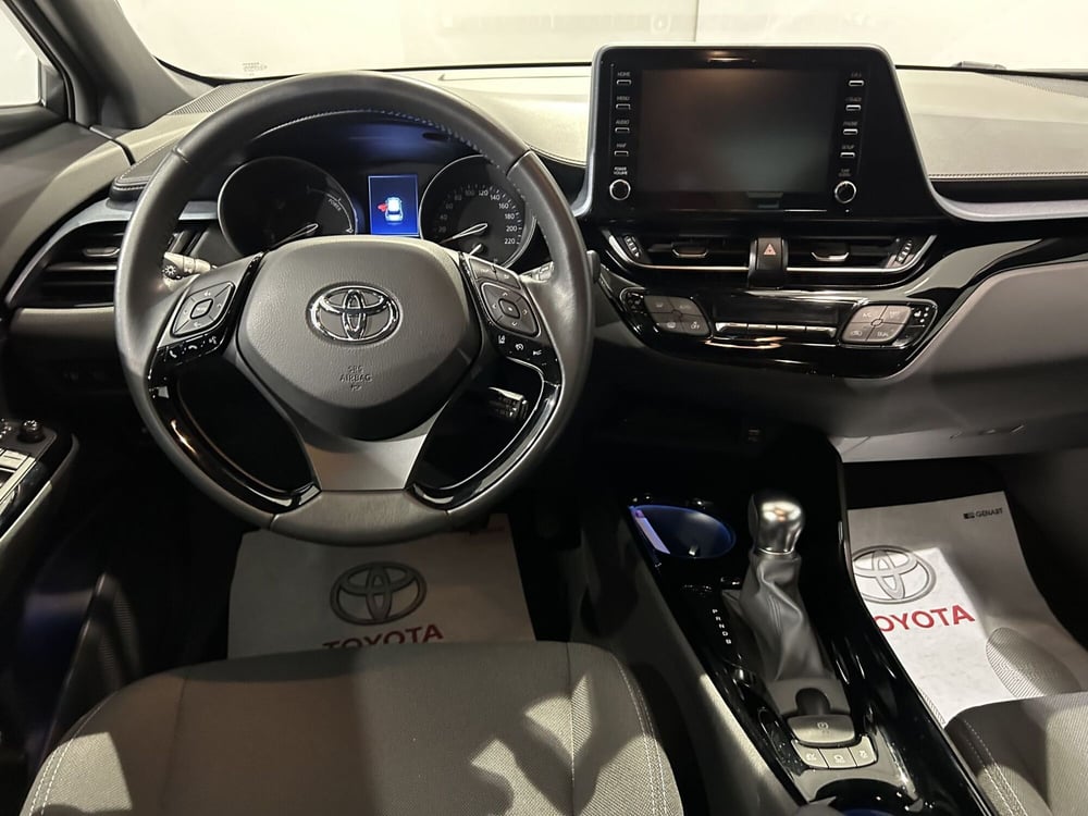 Toyota Toyota C-HR usata a Milano (9)