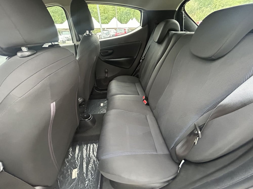 Lancia Ypsilon usata a La Spezia (10)