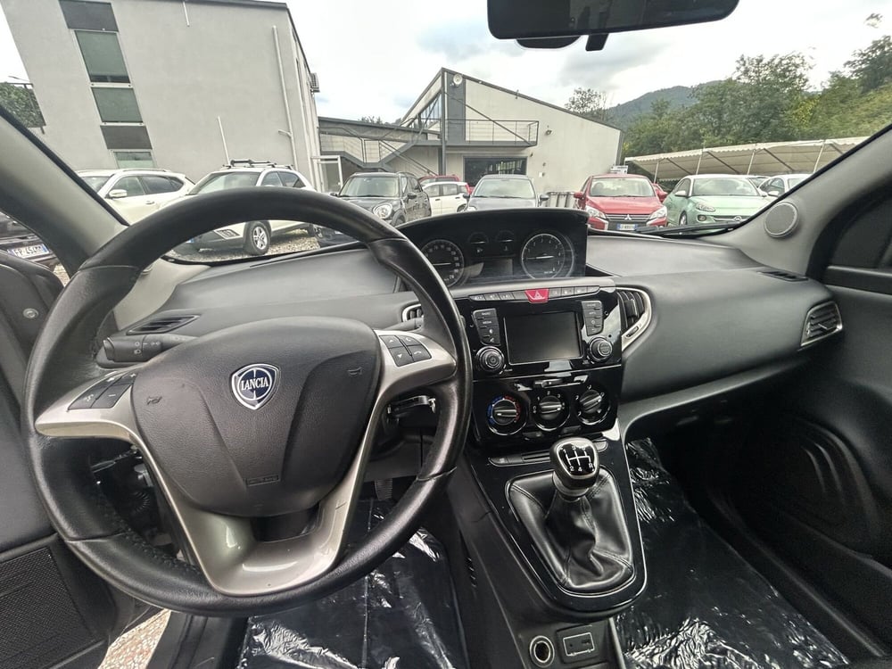Lancia Ypsilon usata a La Spezia (11)
