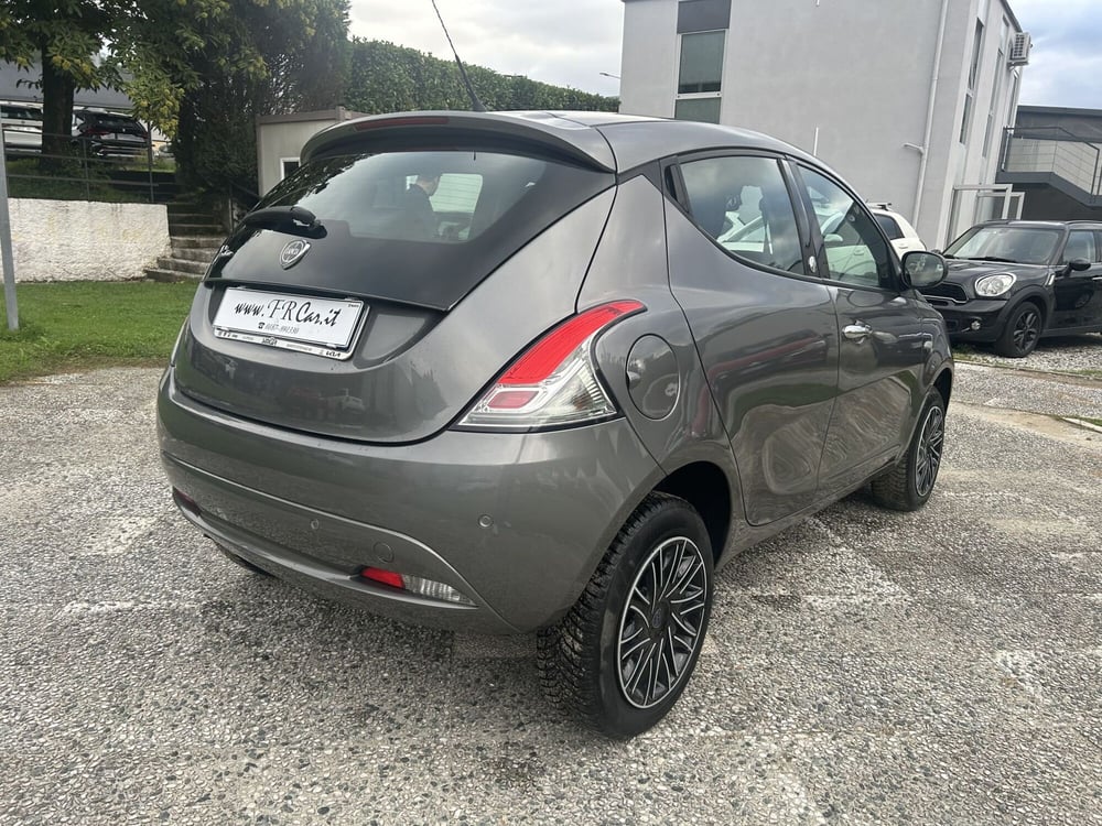 Lancia Ypsilon usata a La Spezia (7)
