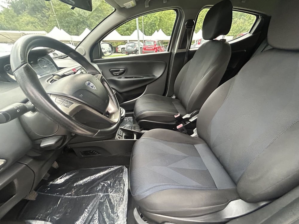 Lancia Ypsilon usata a La Spezia (9)