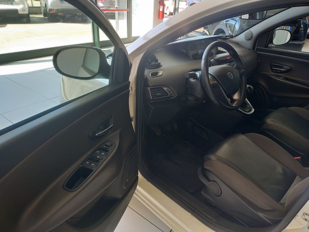 Lancia Ypsilon usata a Reggio Emilia (10)