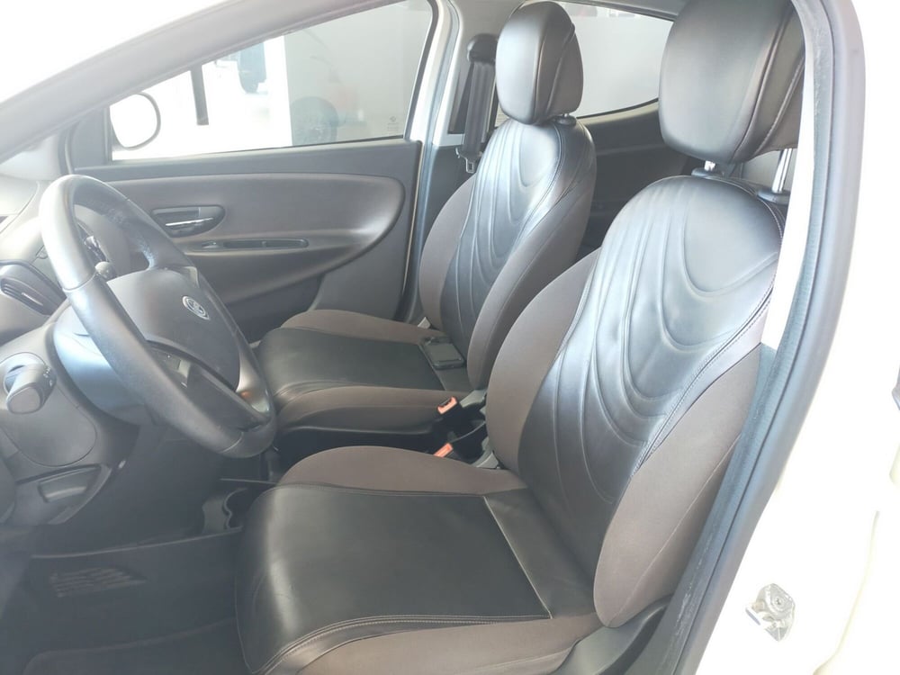 Lancia Ypsilon usata a Reggio Emilia (11)