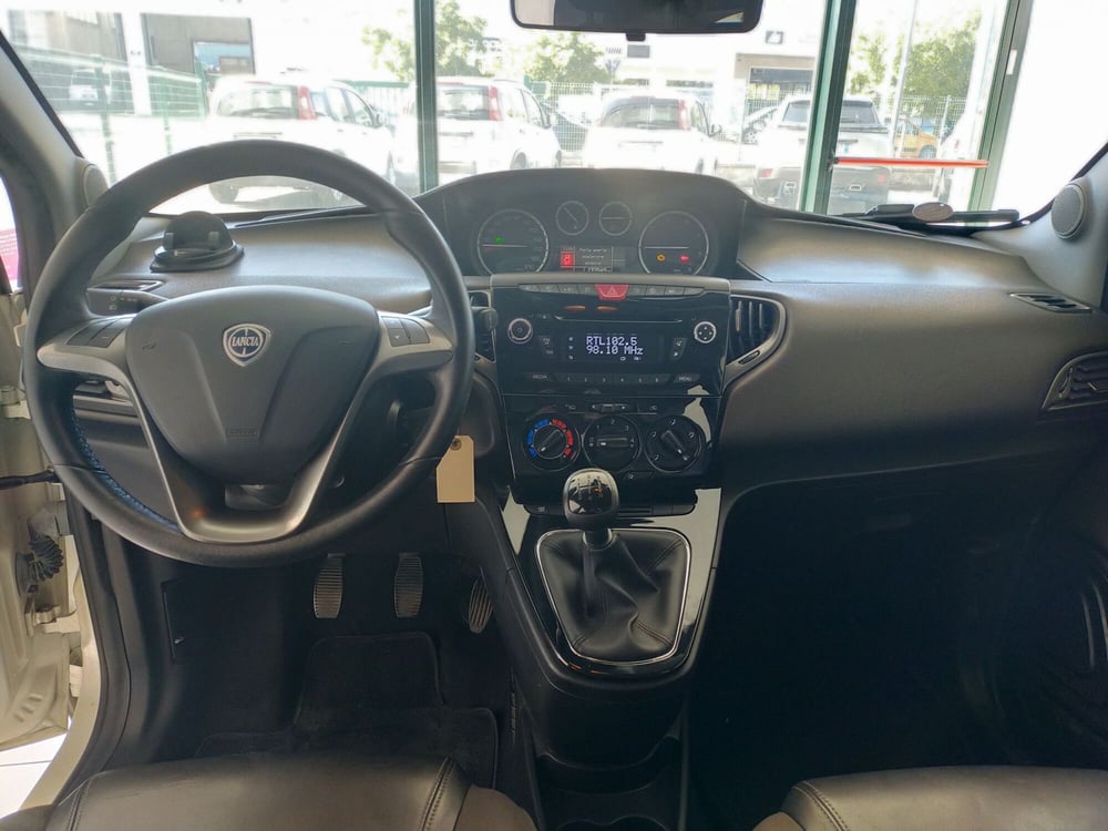 Lancia Ypsilon usata a Reggio Emilia (16)