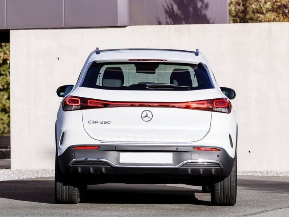 Mercedes-Benz EQA nuova a Pisa (5)