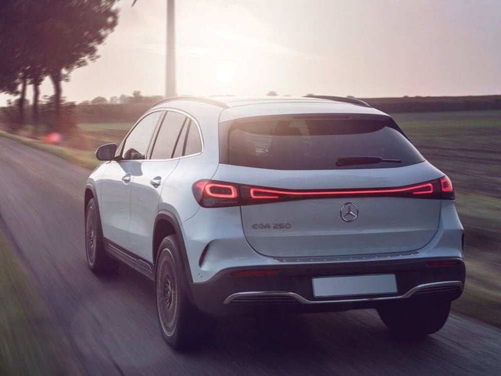 Mercedes-Benz EQA nuova a Pisa (7)