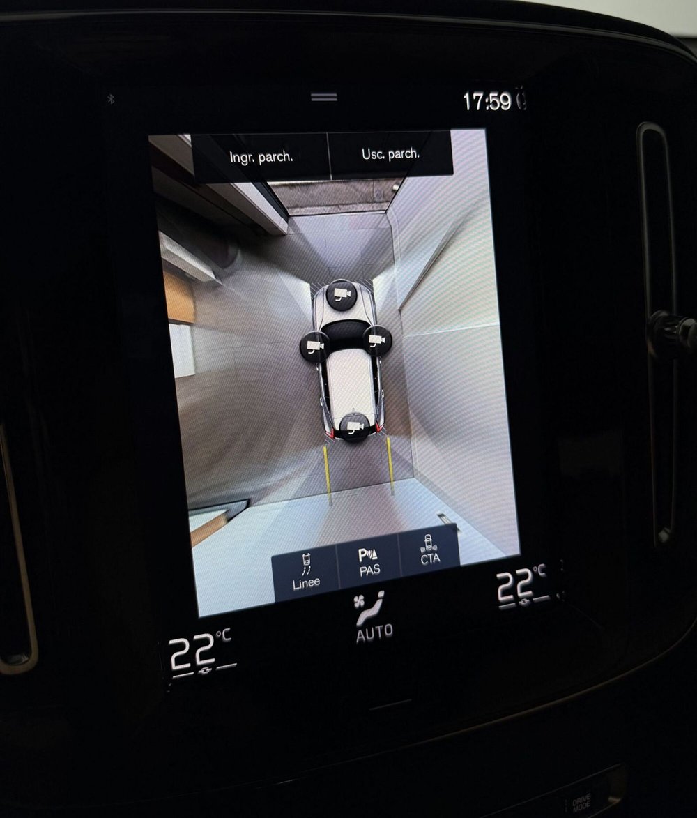 Volvo XC40 usata a Parma (7)