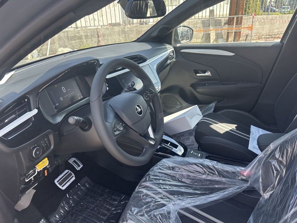 Opel Corsa nuova a Milano (10)