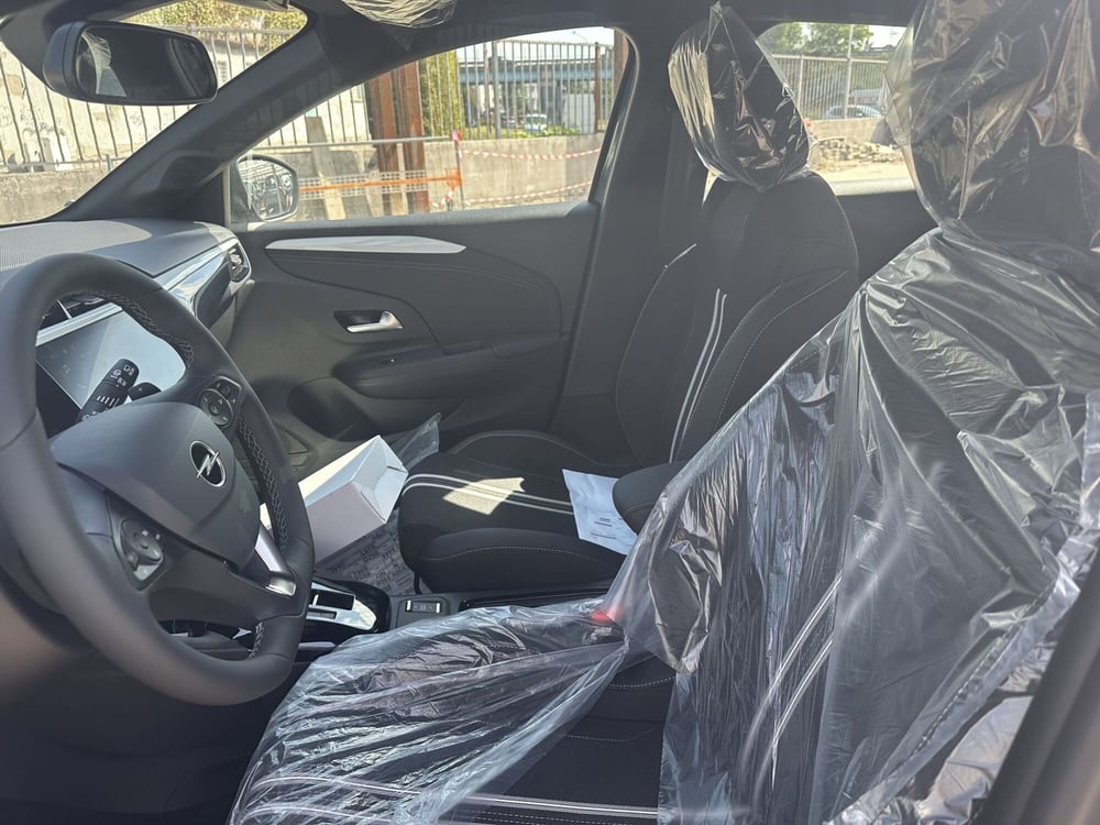 Opel Corsa nuova a Milano (9)