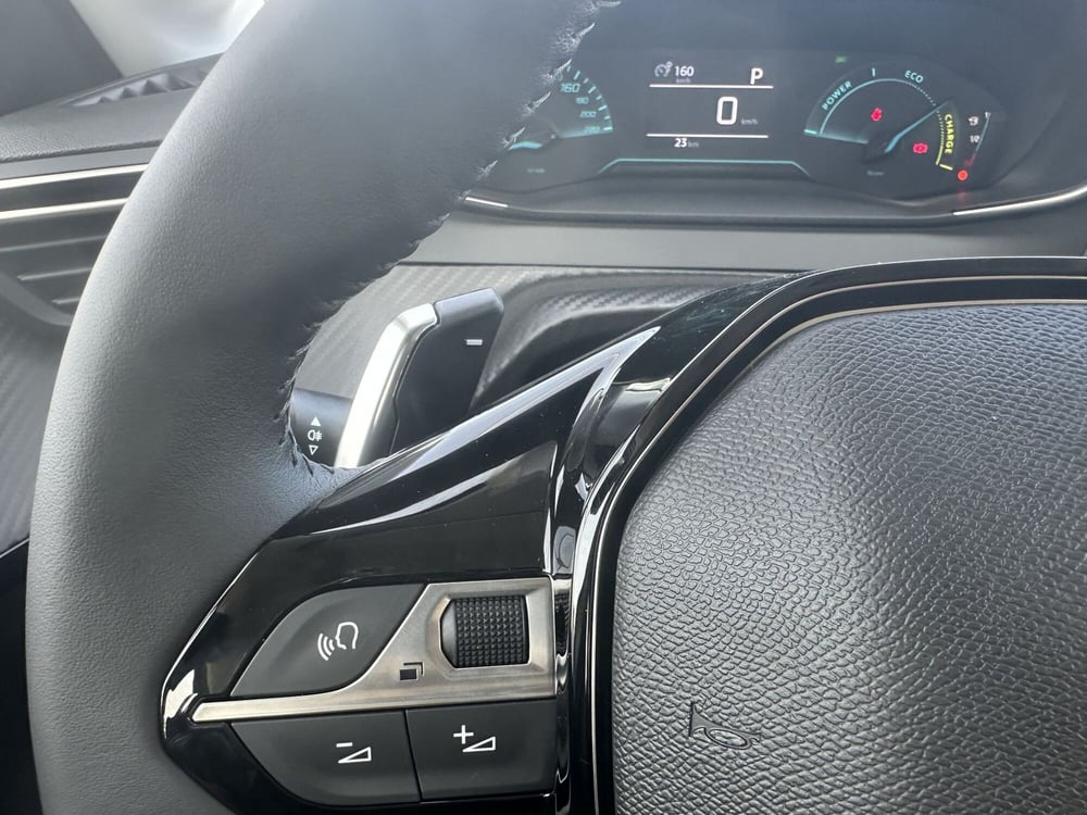 Peugeot 208 nuova a Milano (15)