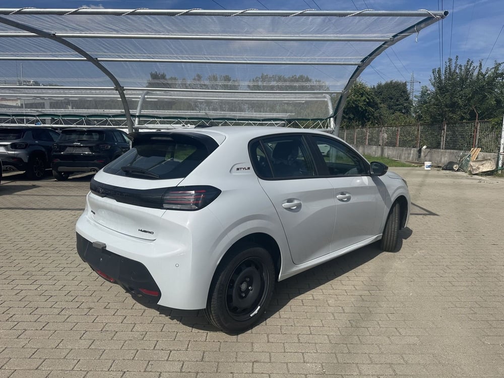 Peugeot 208 nuova a Milano (5)