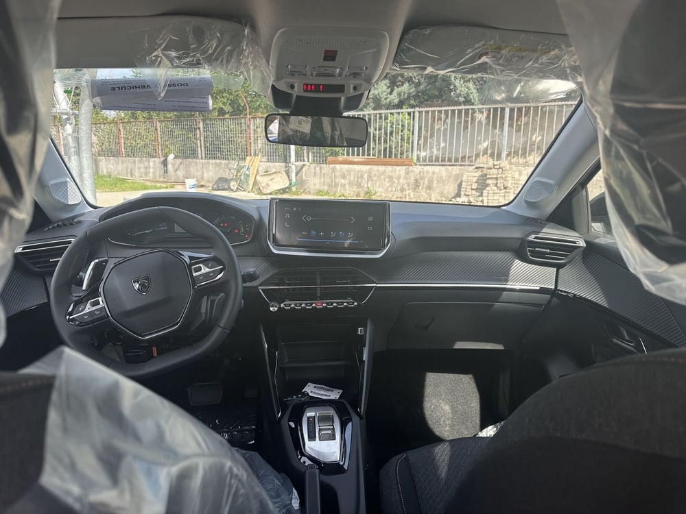 Peugeot 208 nuova a Milano (9)