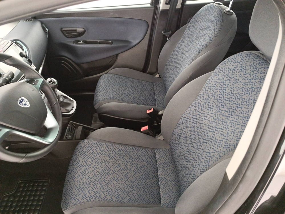 Lancia Ypsilon usata a Treviso (11)