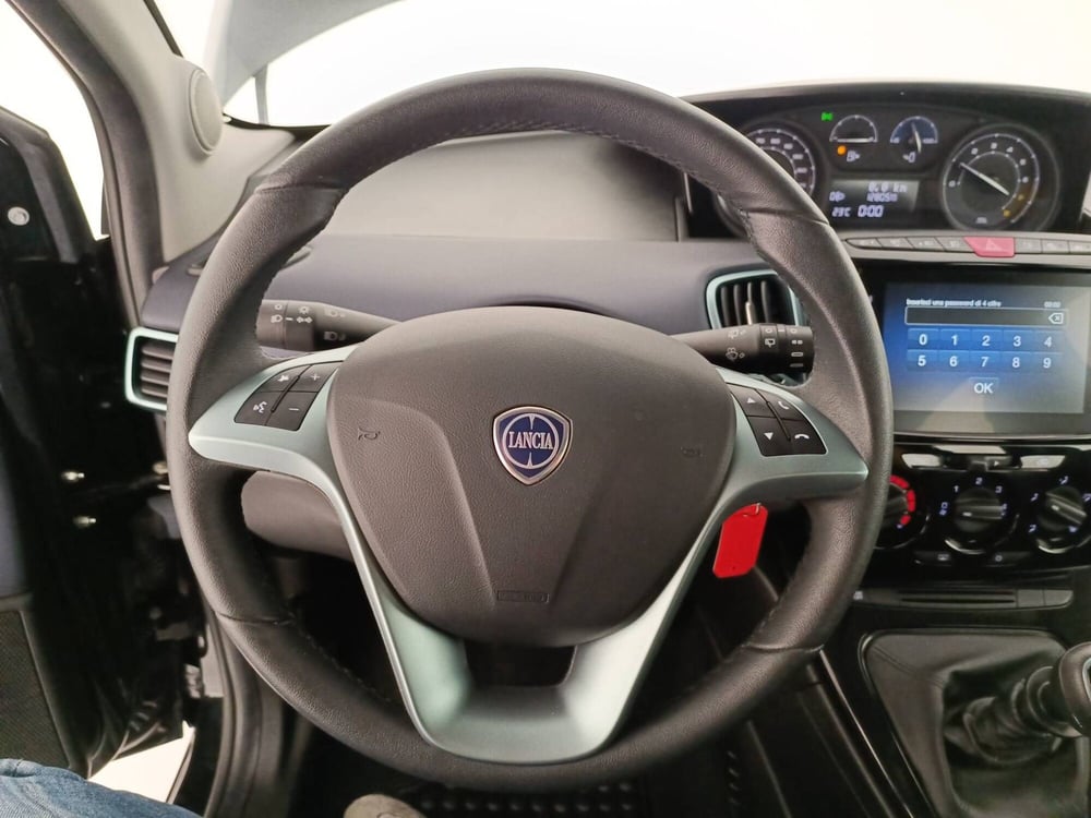Lancia Ypsilon usata a Treviso (13)