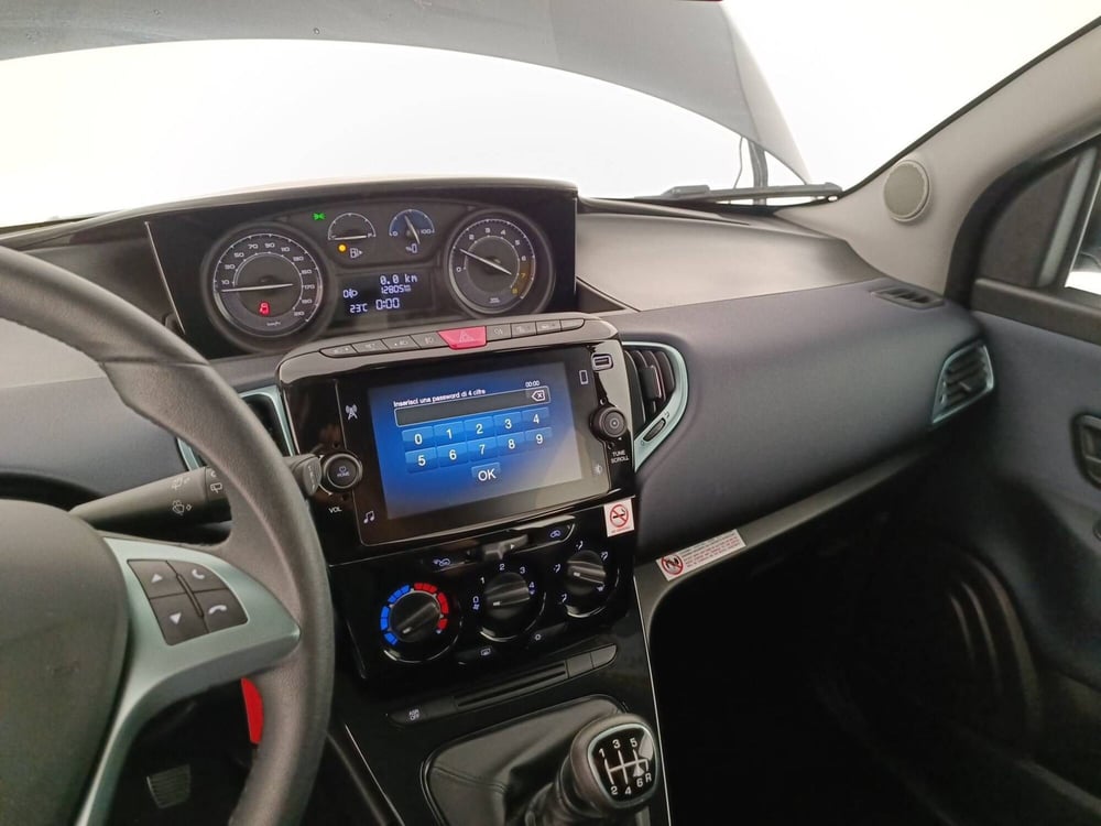 Lancia Ypsilon usata a Treviso (19)