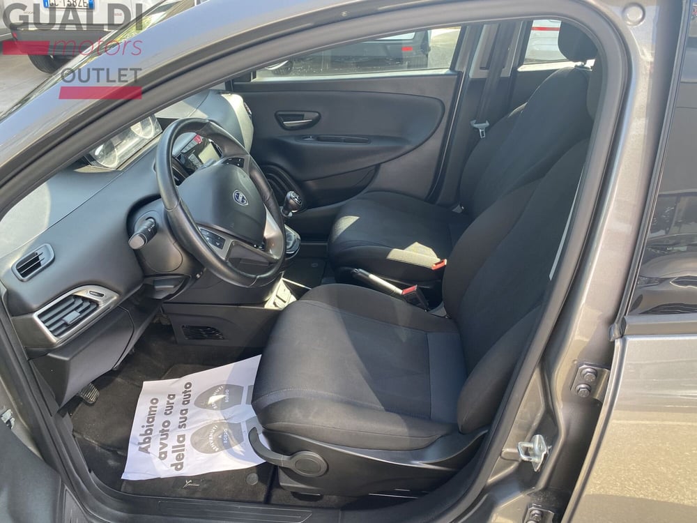 Lancia Ypsilon usata a Modena (11)