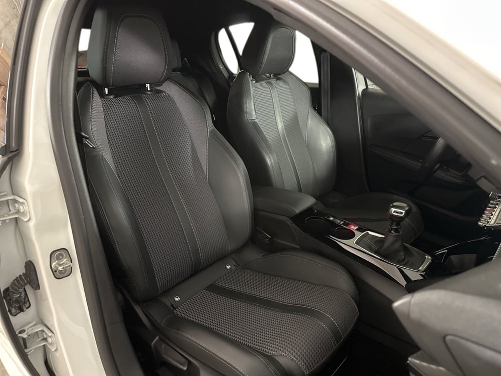 Peugeot 208 usata a Napoli (9)