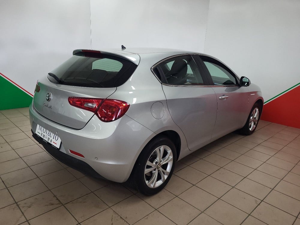 Alfa Romeo Giulietta usata a Arezzo (4)