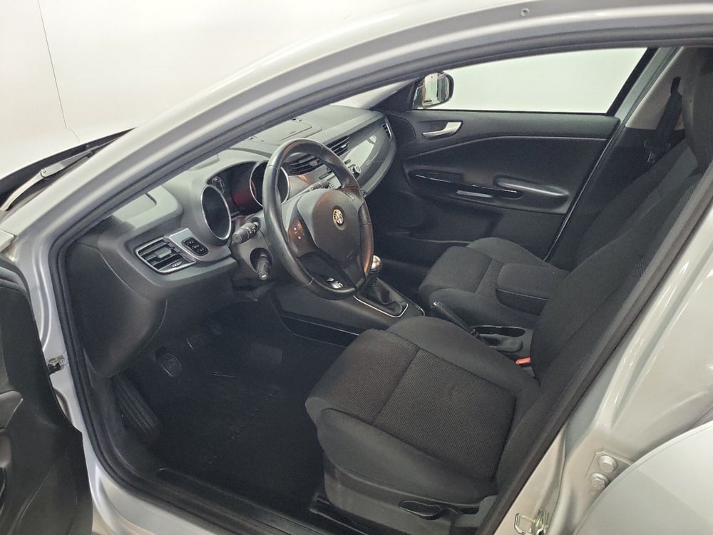 Alfa Romeo Giulietta usata a Arezzo (7)