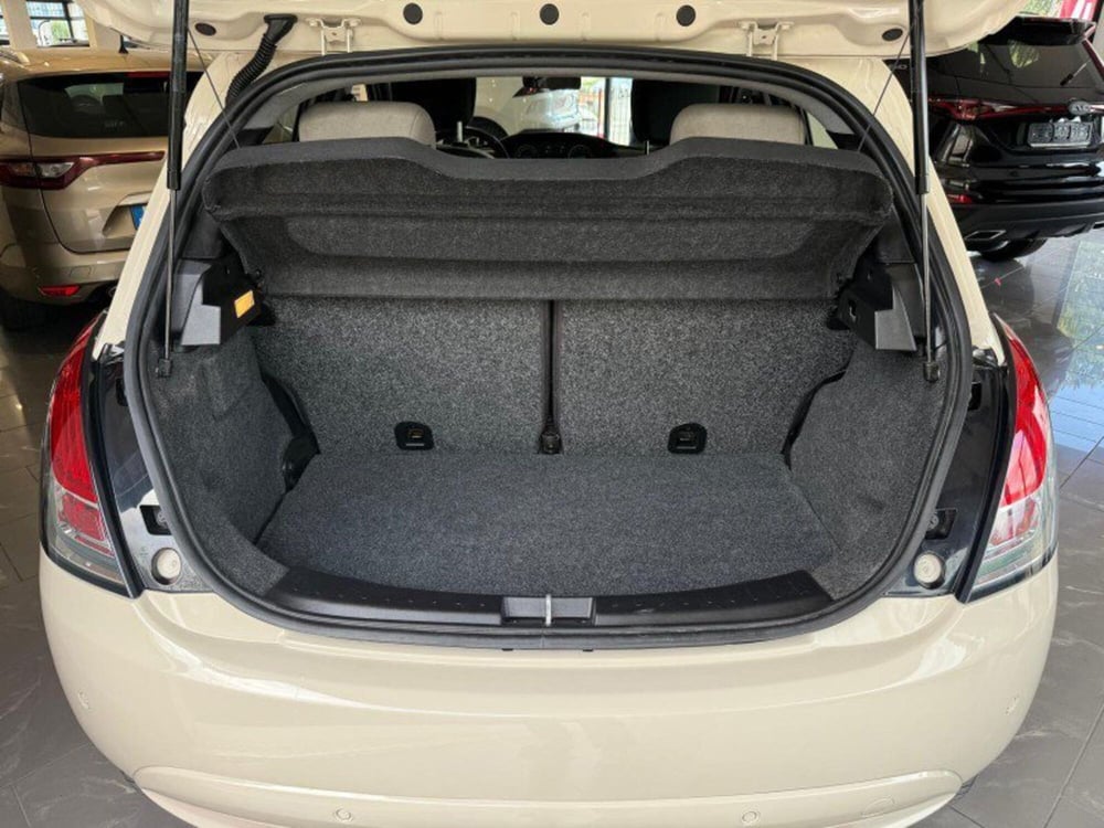 Lancia Ypsilon usata a Firenze (7)