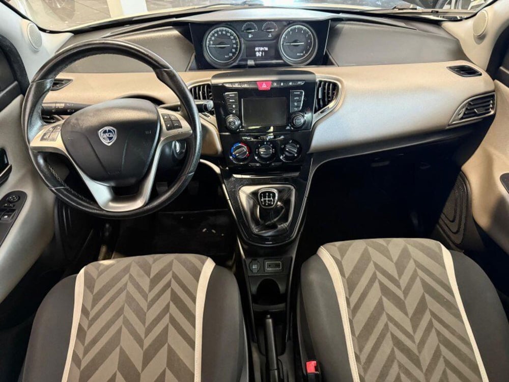 Lancia Ypsilon usata a Firenze (9)