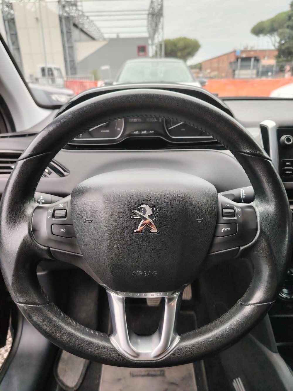 Peugeot 208 usata a Massa-Carrara (19)