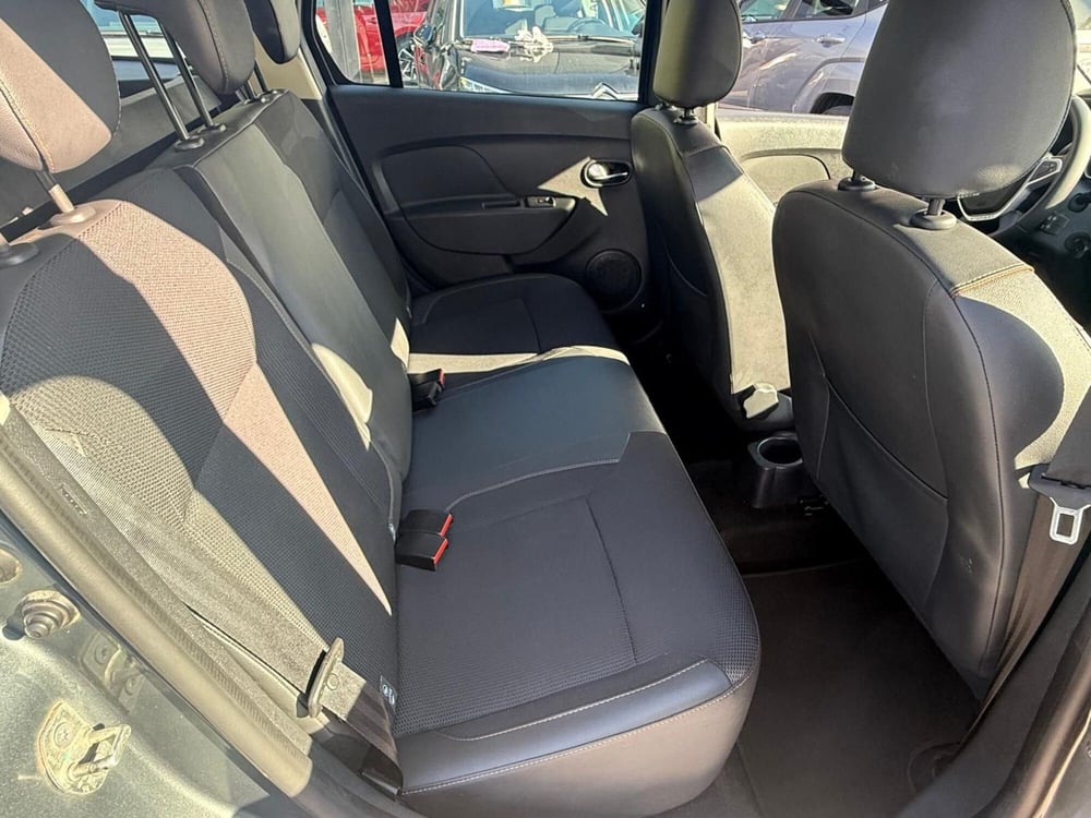 Dacia Logan usata a Massa-Carrara (11)