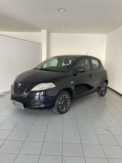 Lancia Ypsilon 1.2 69 CV 5 porte S Momodesign del 2014 usata a Barletta