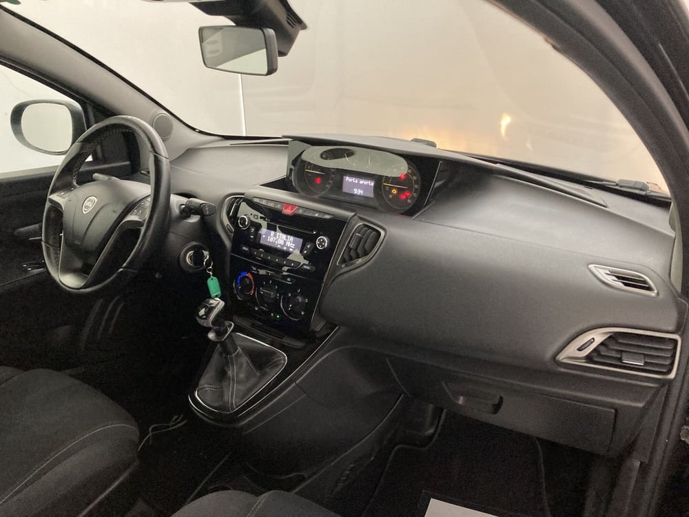 Lancia Ypsilon usata a Barletta-Andria-Trani (11)