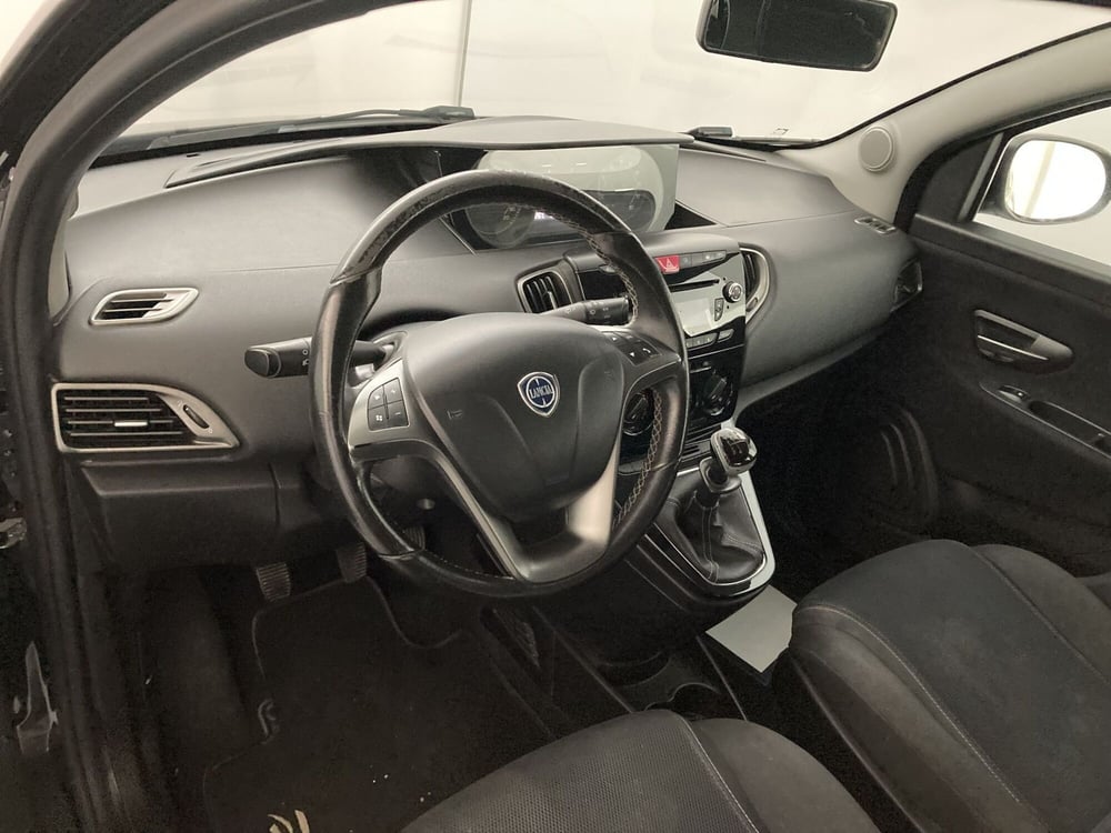 Lancia Ypsilon usata a Barletta-Andria-Trani (8)