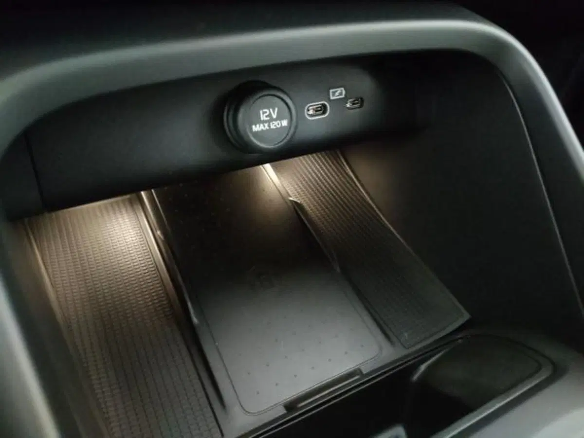 Volvo XC40 nuova a Modena (17)