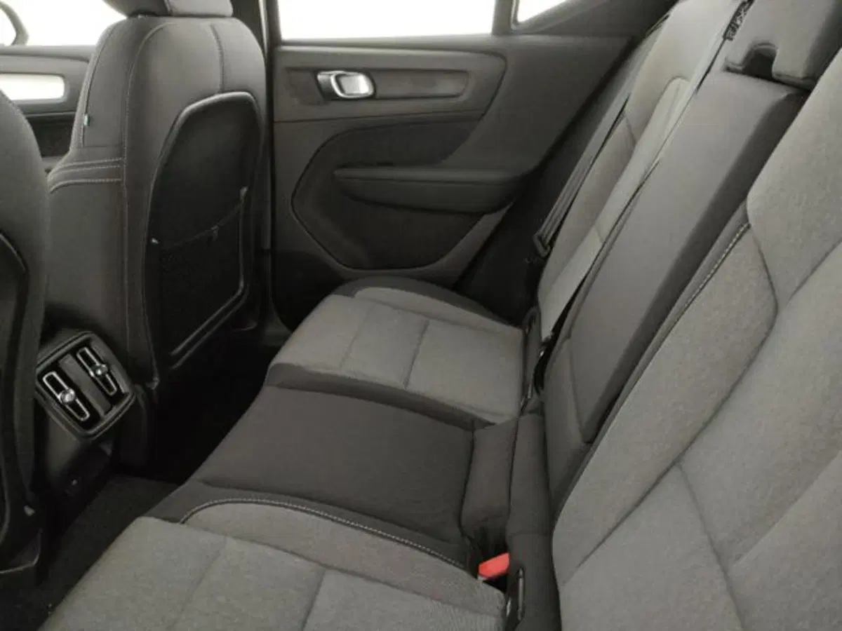 Volvo XC40 nuova a Modena (19)