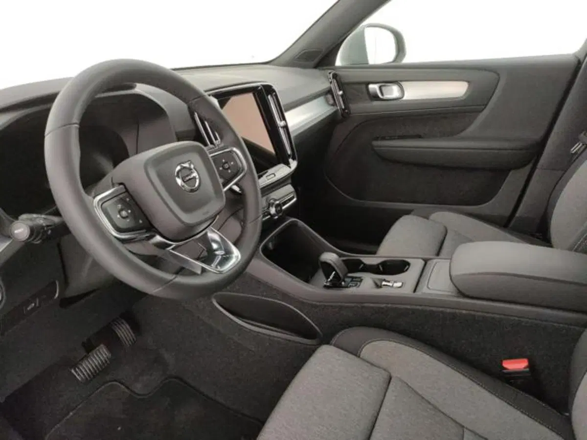 Volvo XC40 nuova a Modena (6)