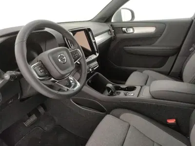 Volvo XC40 B3 automatico Core nuova a Modena
