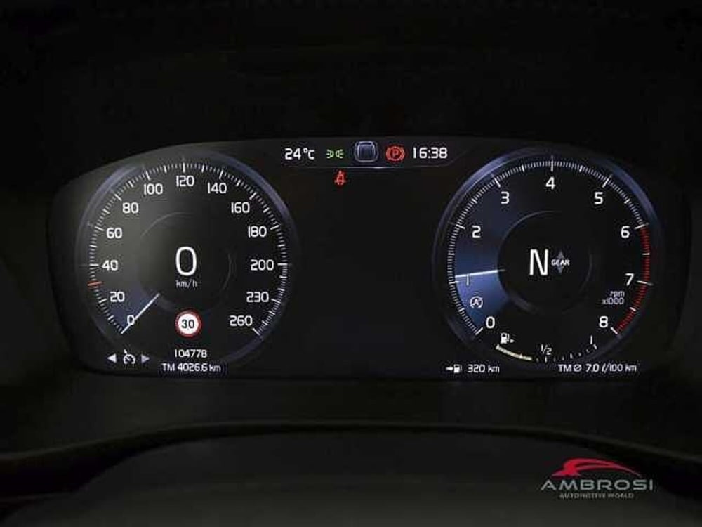 Volvo XC40 usata a Perugia (13)