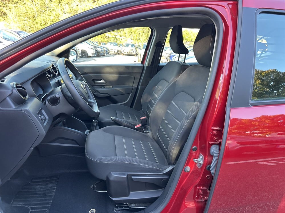 Dacia Duster usata a Latina (13)