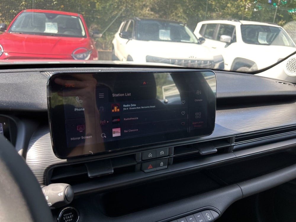 Jeep Avenger nuova a Roma (16)