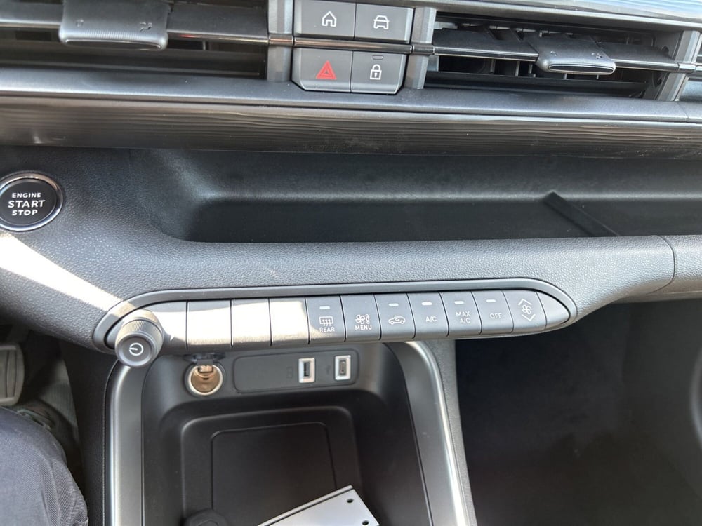 Jeep Avenger nuova a Roma (17)