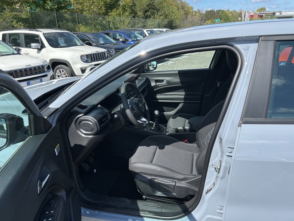 Jeep Avenger nuova a Roma (12)