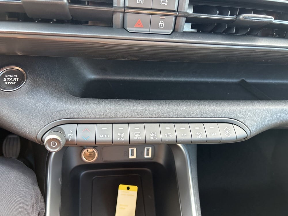 Jeep Avenger nuova a Roma (17)