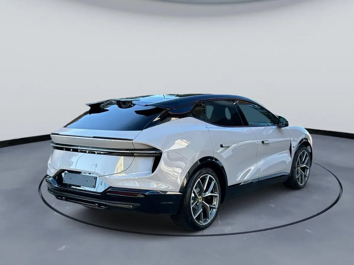 Lotus Eletre nuova a Novara (6)