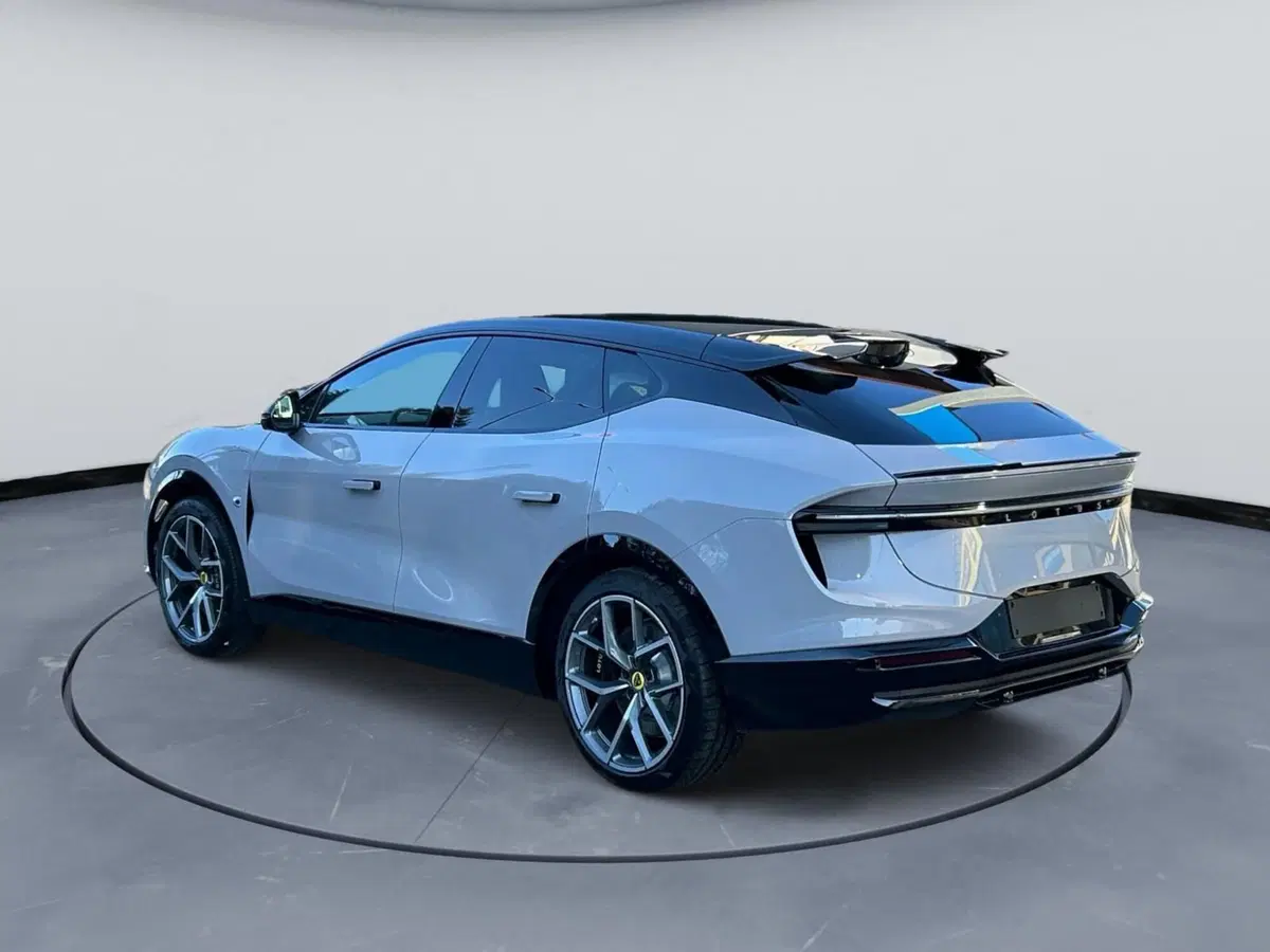 Lotus Eletre nuova a Novara (8)