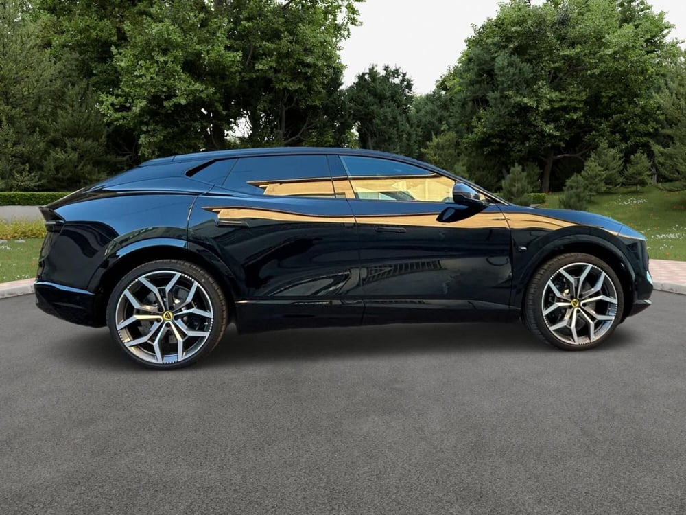 Lotus Eletre nuova a Novara (4)
