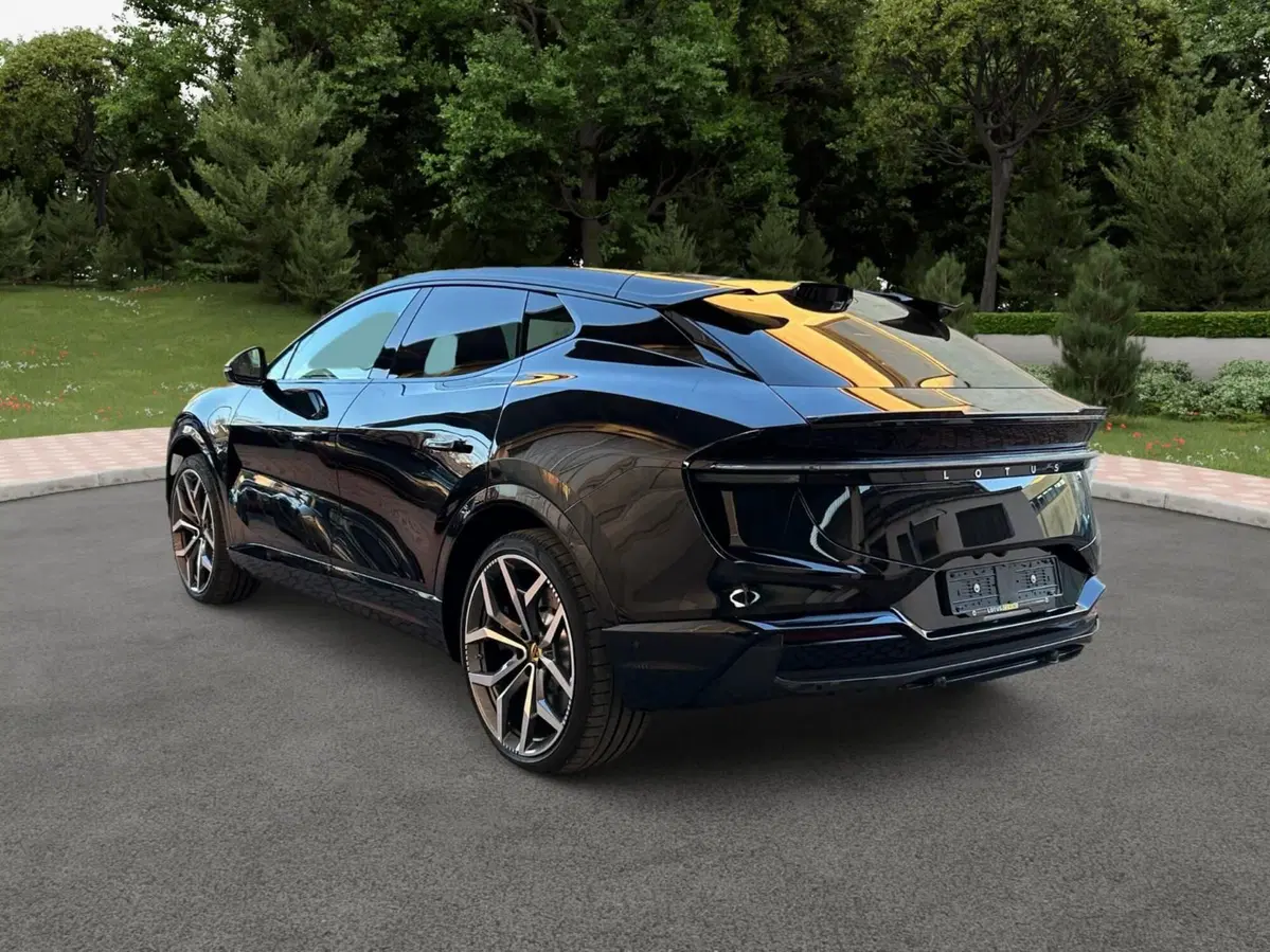 Lotus Eletre nuova a Novara (5)
