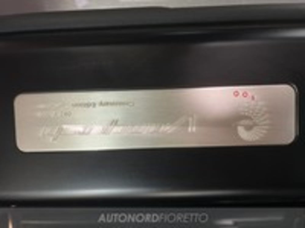 Aston Martin DBS usata a Udine (14)