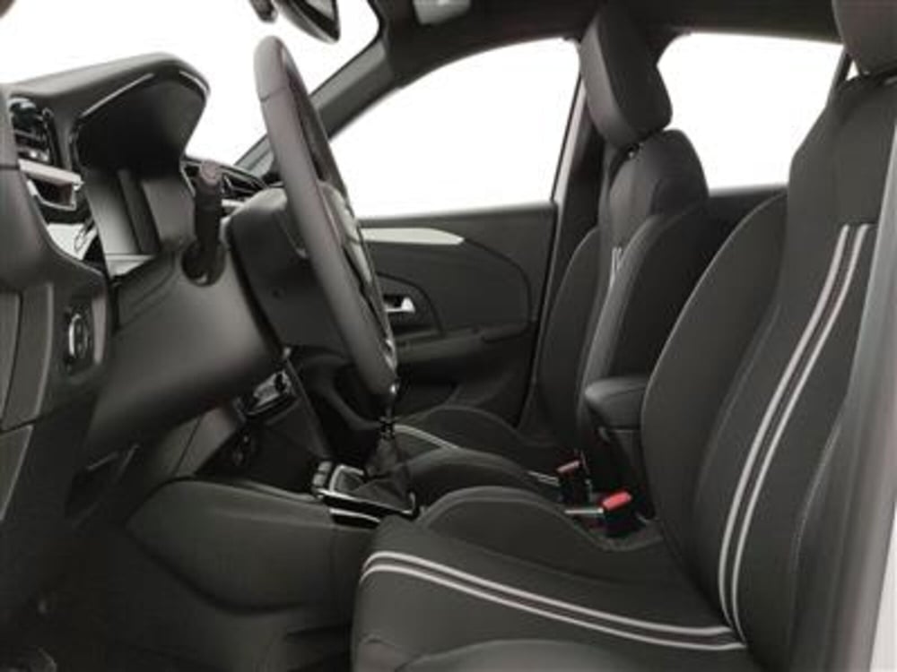 Opel Corsa nuova a Bari (13)