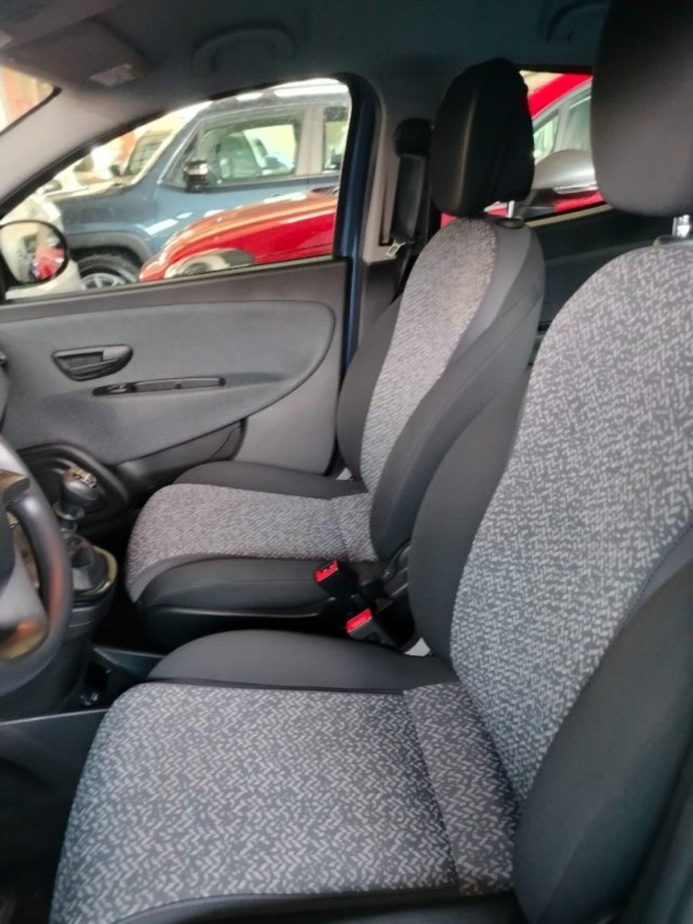 Lancia Ypsilon usata a Forlì-Cesena (16)