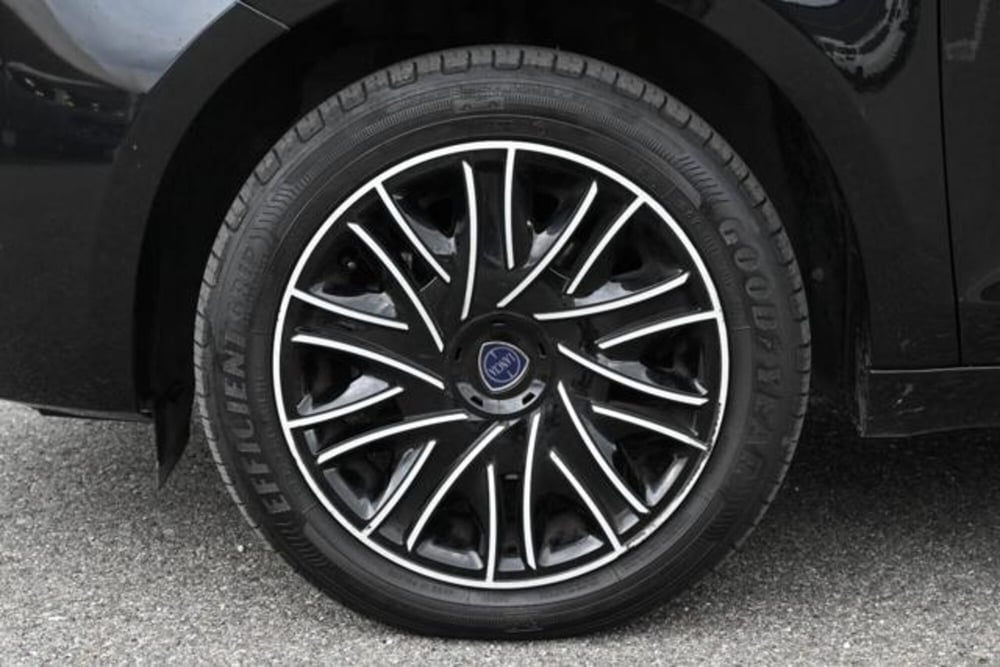 Lancia Ypsilon usata a Torino (10)