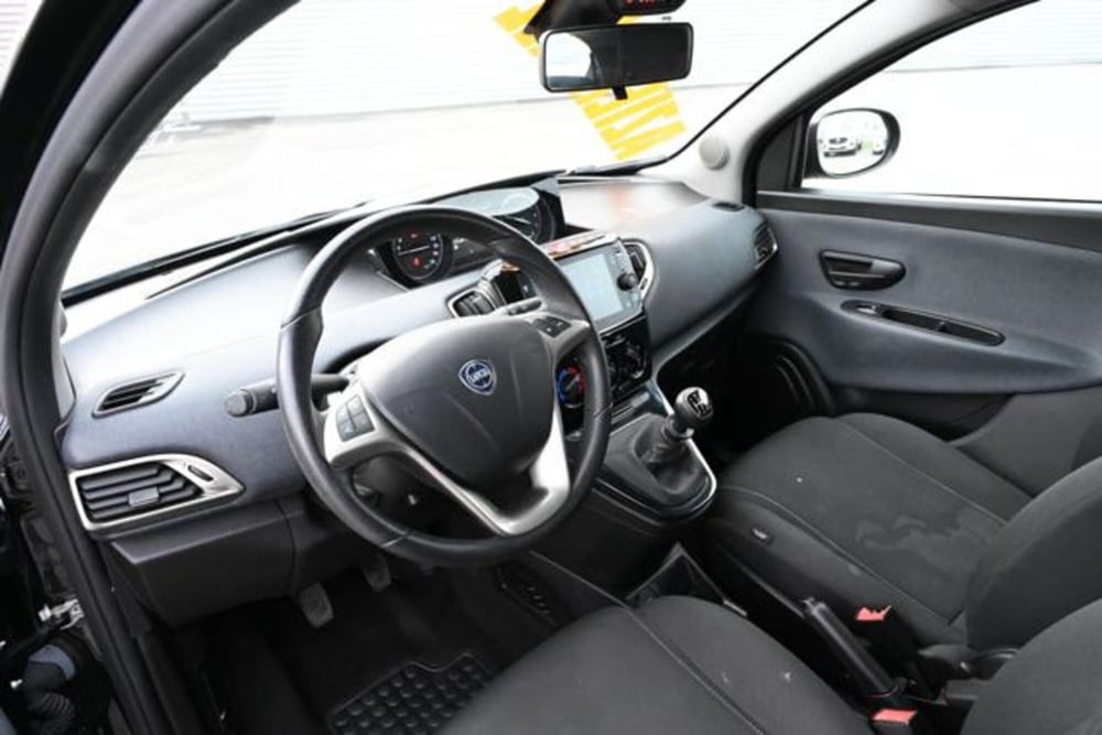Lancia Ypsilon usata a Torino (12)