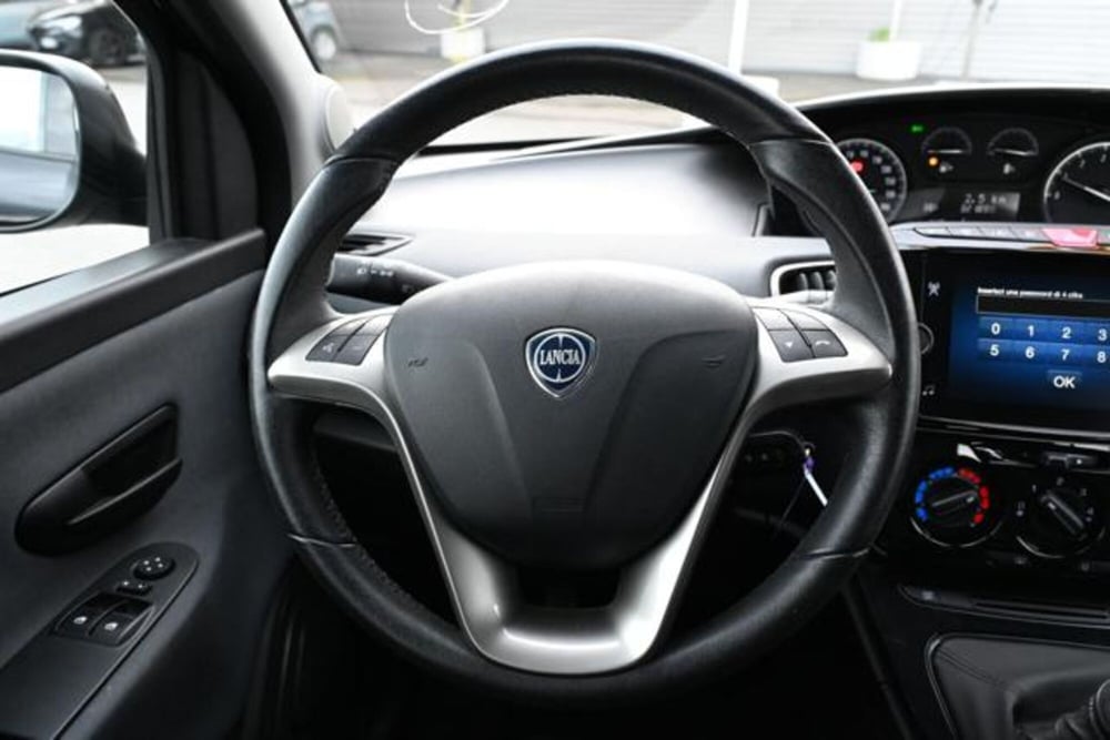 Lancia Ypsilon usata a Torino (16)